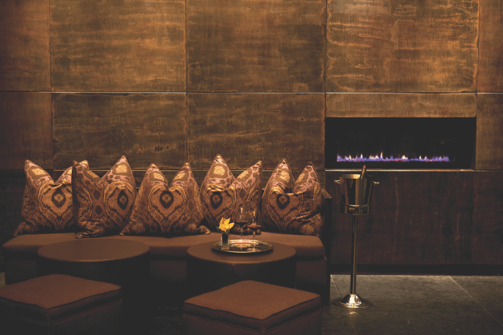 AnQi Bistro Fire with Lounge Table
